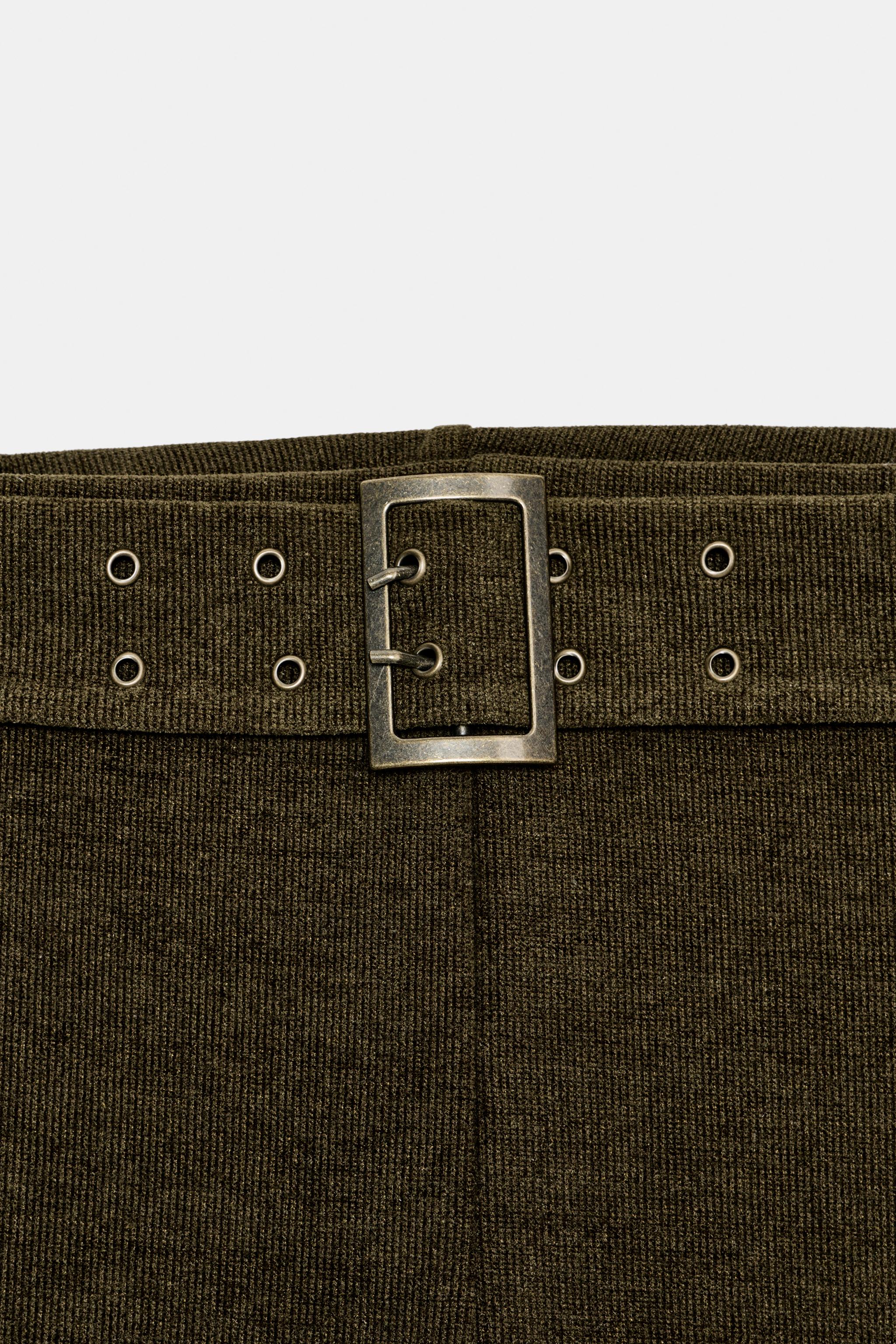 PANTALON CAPRI EN VELOURS CÔTELÉ AVEC CEINTURE